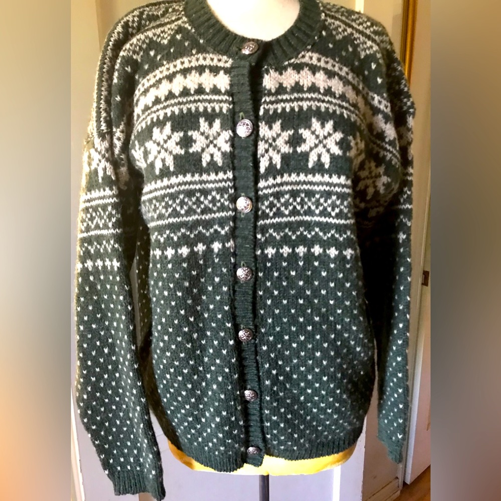 Vintage Eddie Bauer women’s wool sweater Alpine style , ski lodge ,snowflakes